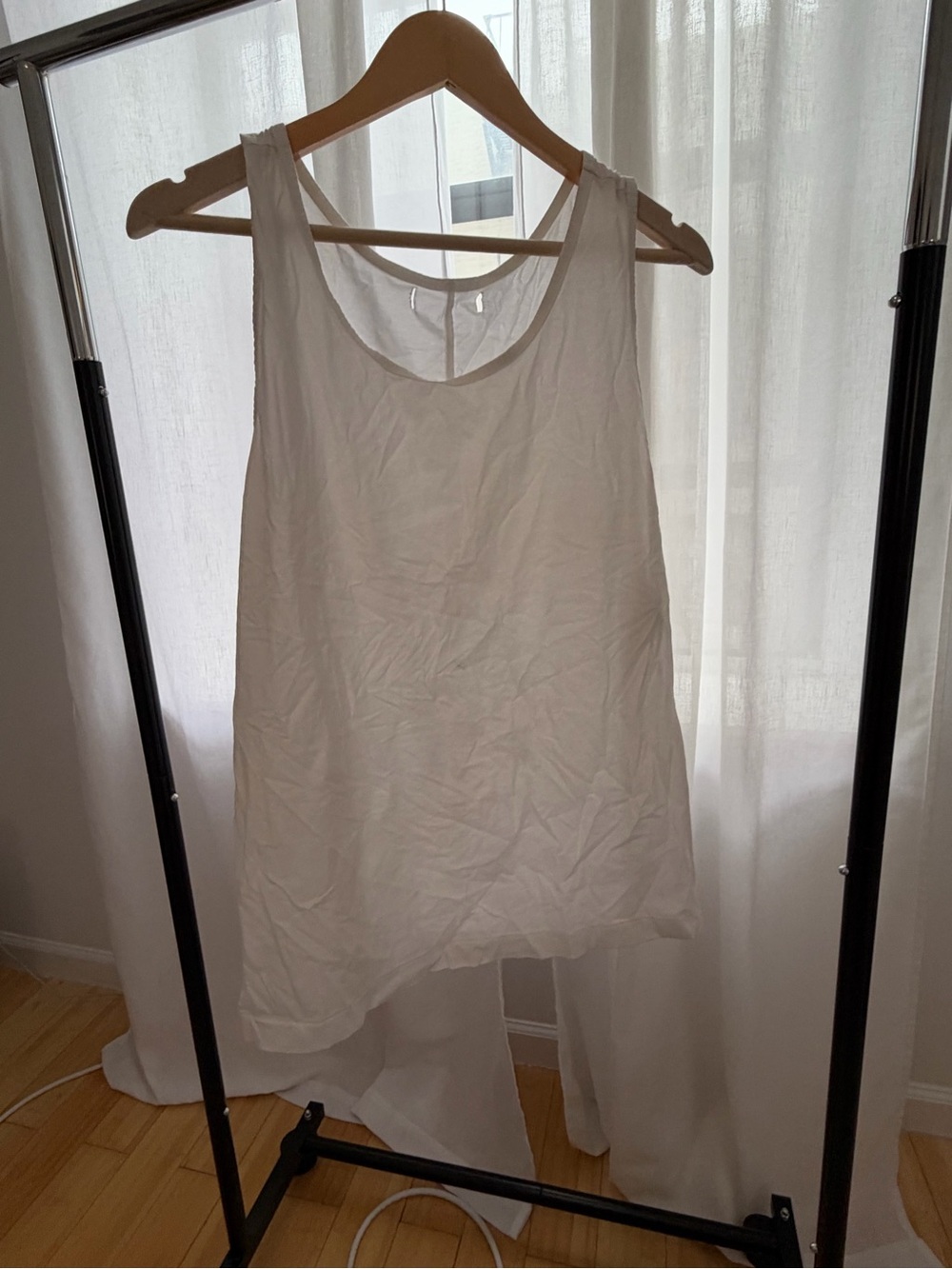Banana Republic Men’s White Sleeveless Scoop Neck Tank Top